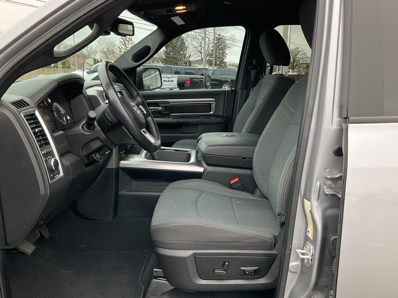 2023 RAM 1500 Classic V6 / 4X4 / HTD SEATS / REMOTE START Photo