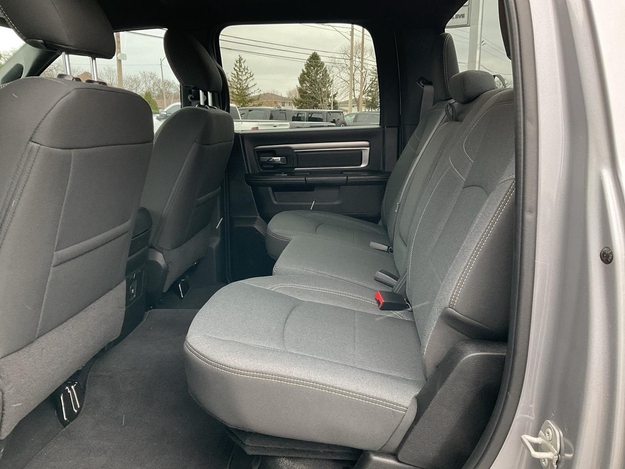 2023 RAM 1500 Classic V6 / 4X4 / HTD SEATS / REMOTE START Photo