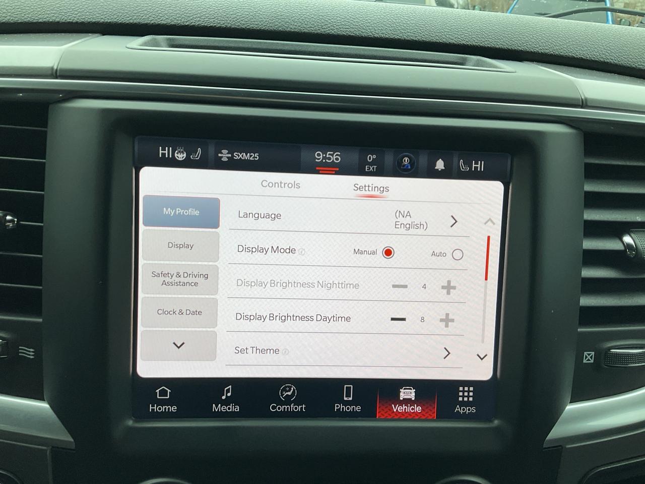 2023 RAM 1500 Classic V6 / 4X4 / HTD SEATS / REMOTE START Photo