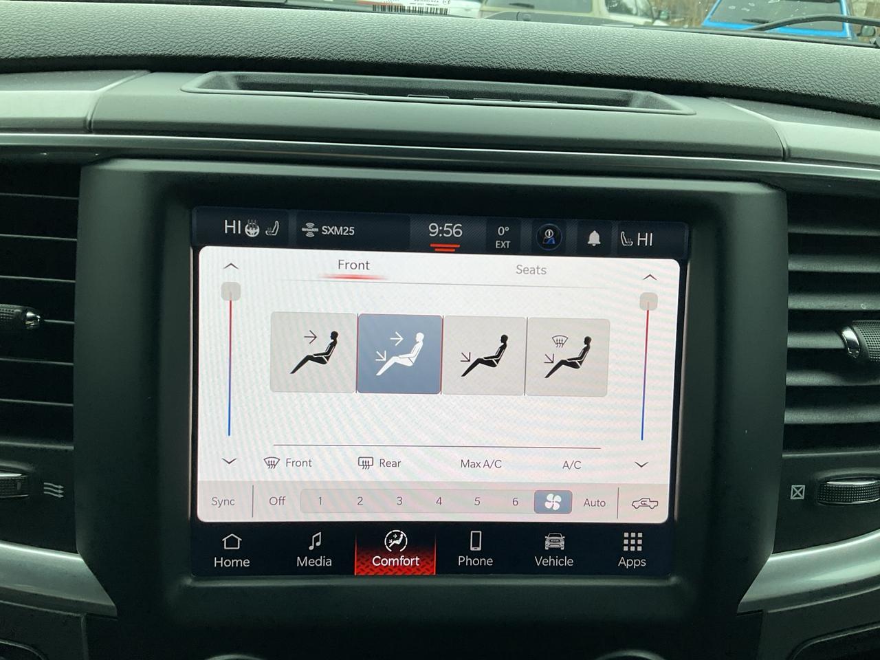 2023 RAM 1500 Classic V6 / 4X4 / HTD SEATS / REMOTE START Photo