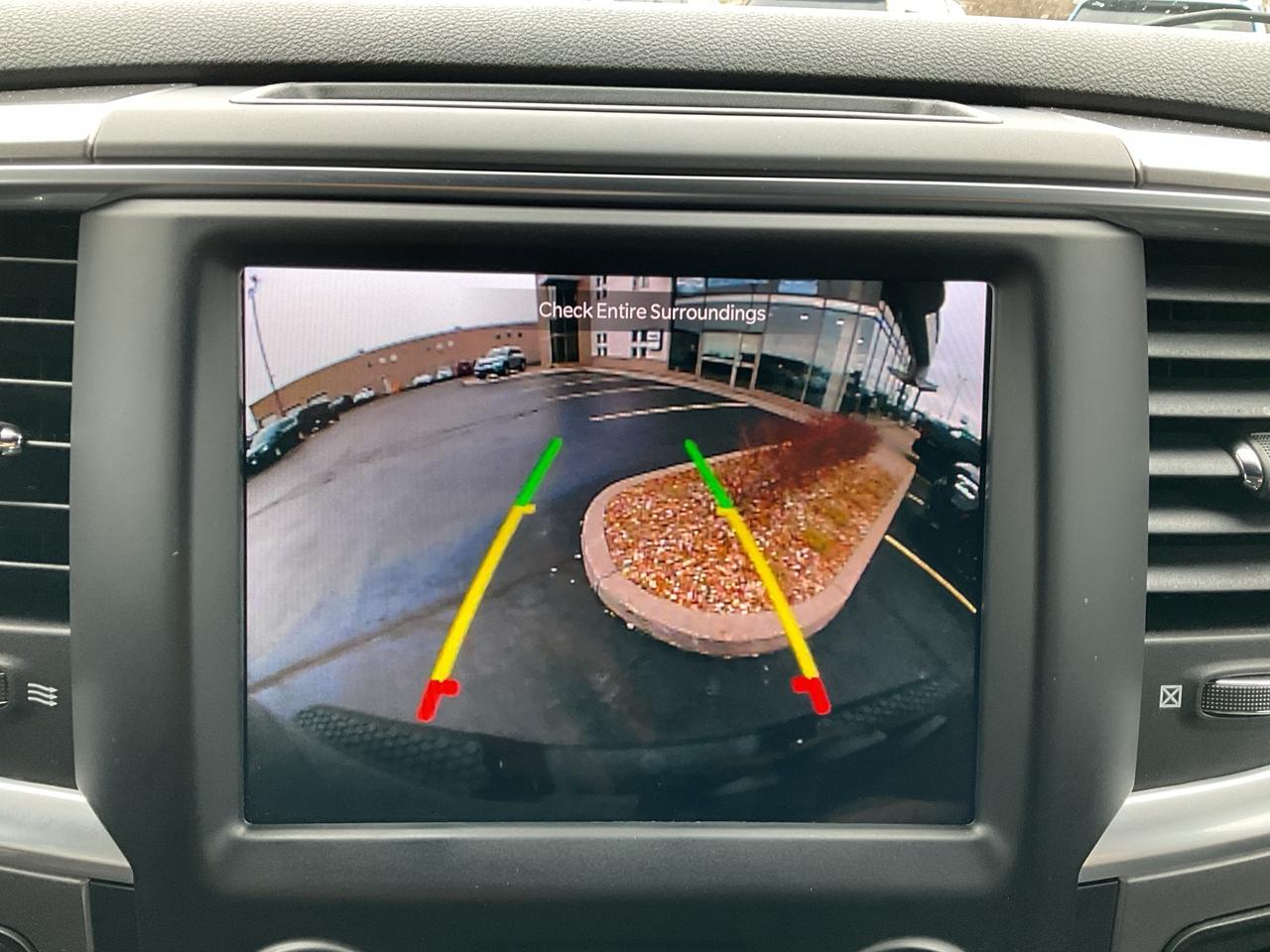 2023 RAM 1500 Classic V6 / 4X4 / HTD SEATS / REMOTE START Photo