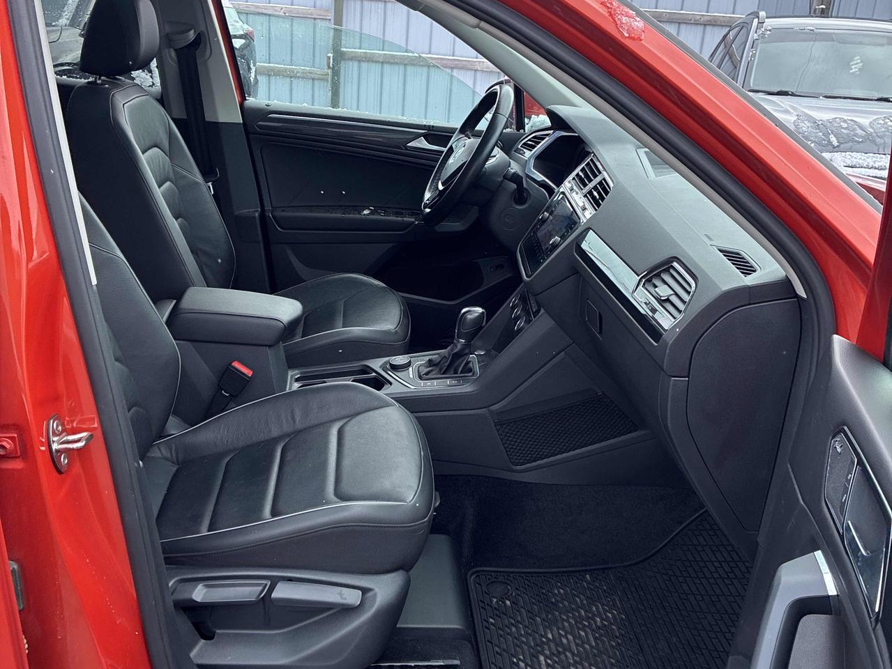 2018 Volkswagen Tiguan Highline - LEATHER, SUNROOF, NAV, FENDER STEREO!! Photo