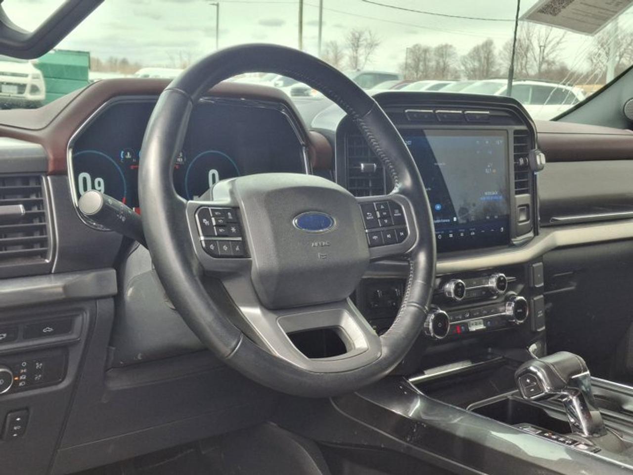 2022 Ford F-150 LARIAT Crew 4X4 | 502A | Sport Pkg | Leather | Pano Sunroof | Cooled + Heated Seats | and More ! Photo