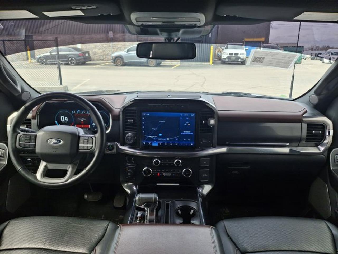 2022 Ford F-150 LARIAT Crew 4X4 | 502A | Sport Pkg | Leather | Pano Sunroof | Cooled + Heated Seats | and More ! Photo4