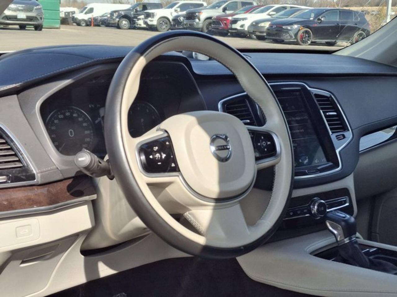 2019 Volvo XC90 Inscription AWD | Leather | Heated Seats + Steering | 7 Passenger | Panoramic Sunroof | and More ! Photo