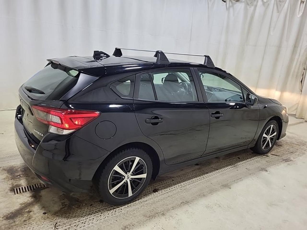 2022 Subaru Impreza Touring Hatch AWD | Manual | Heated Wheel + Seats | CarPlay + Android | Rear Cam & More ! Photo4