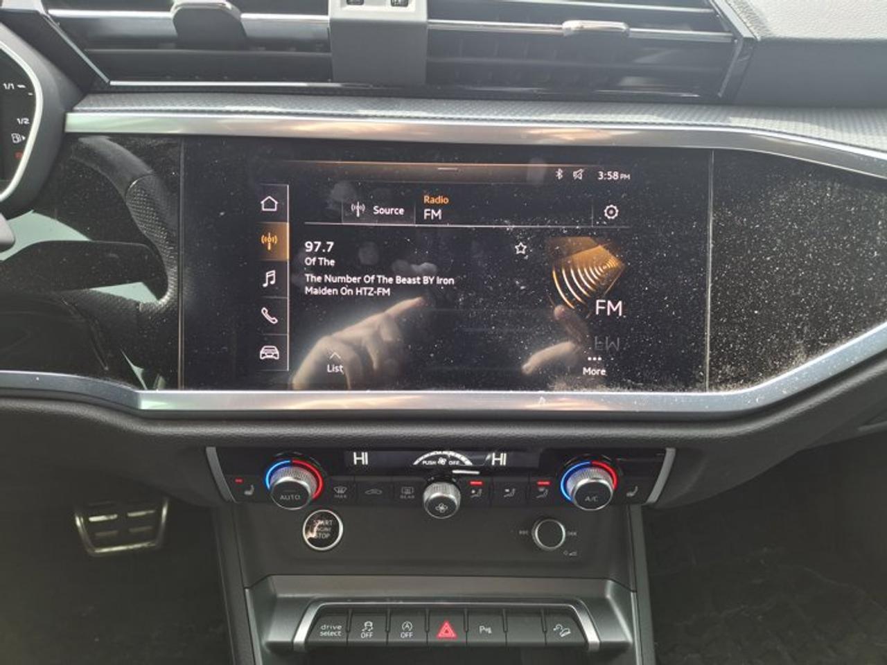 2021 Audi Q3 Progressiv AWD | Leather | Sunroof | Heated Power Seats | Carplay + Android Auto | and More ! Photo3