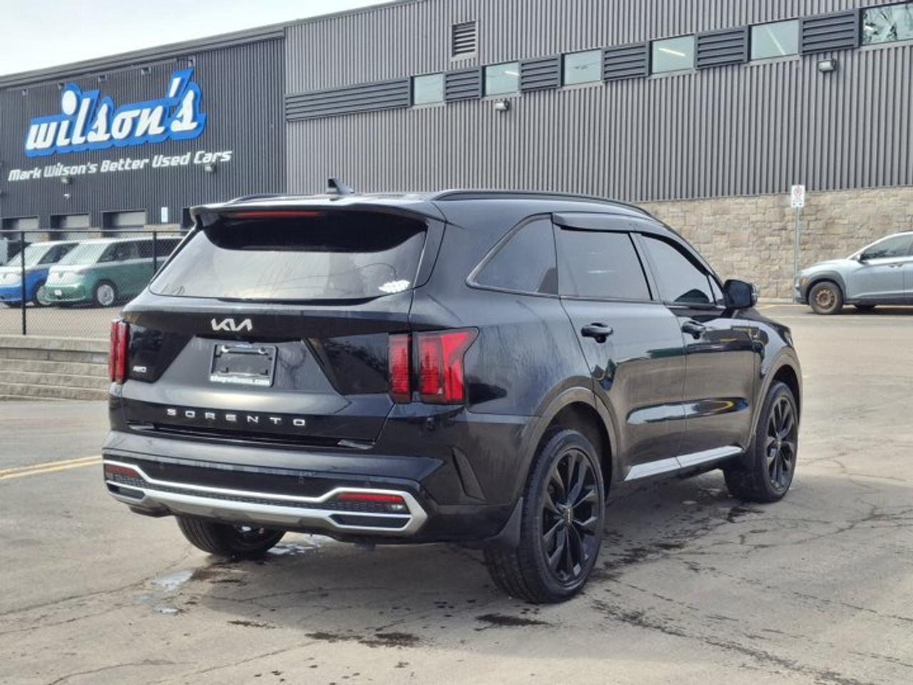 2022 Kia Sorento X-Line AWD | Leather | Captain's Chairs | Remote Start | Heated Seats + Steering | and More ! Photo