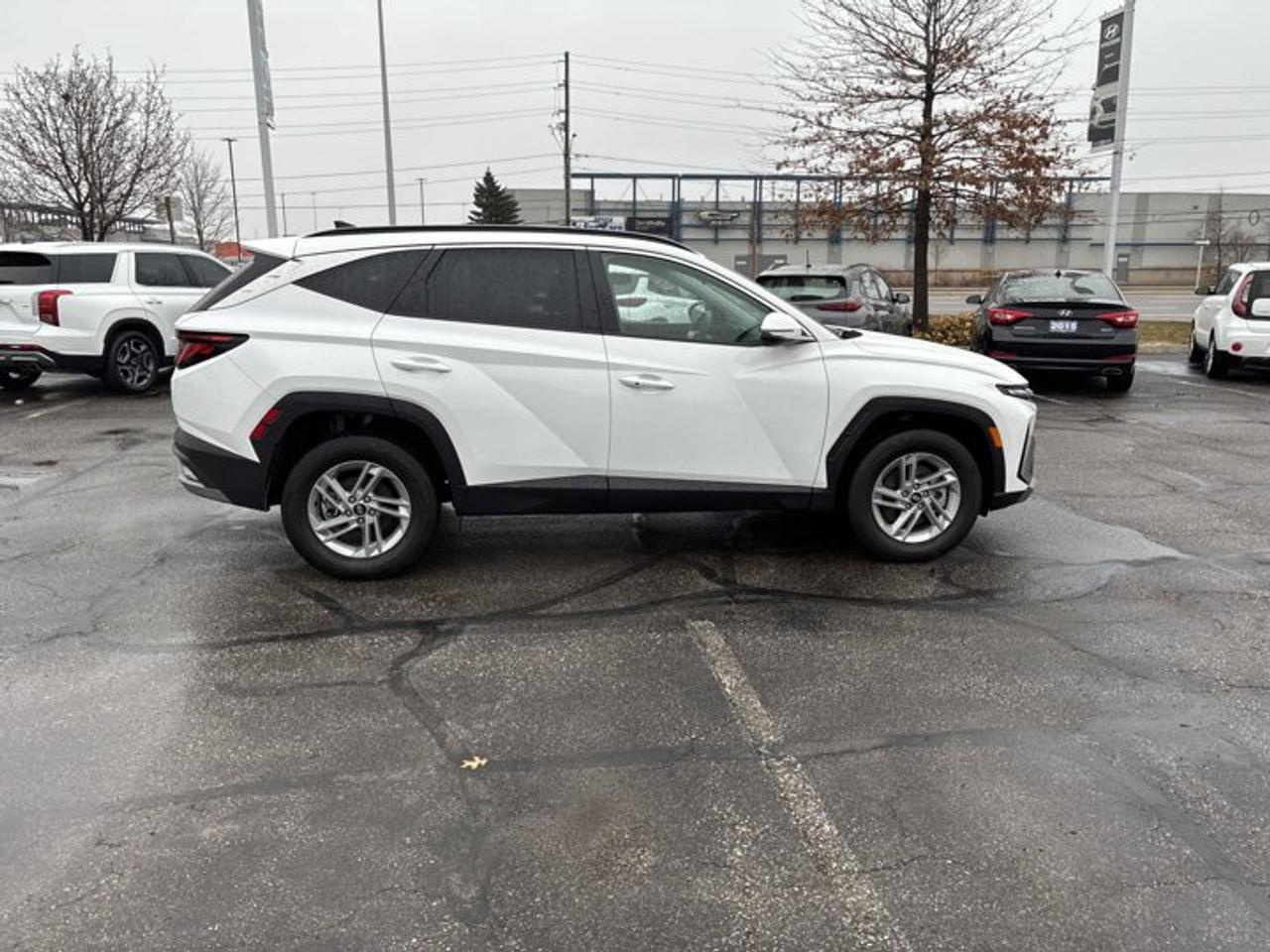 2025 Hyundai Tucson Preferred AWD | Heated Seats + Steering | Wireless Carplay + Android Auto | BSM | and More ! Photo