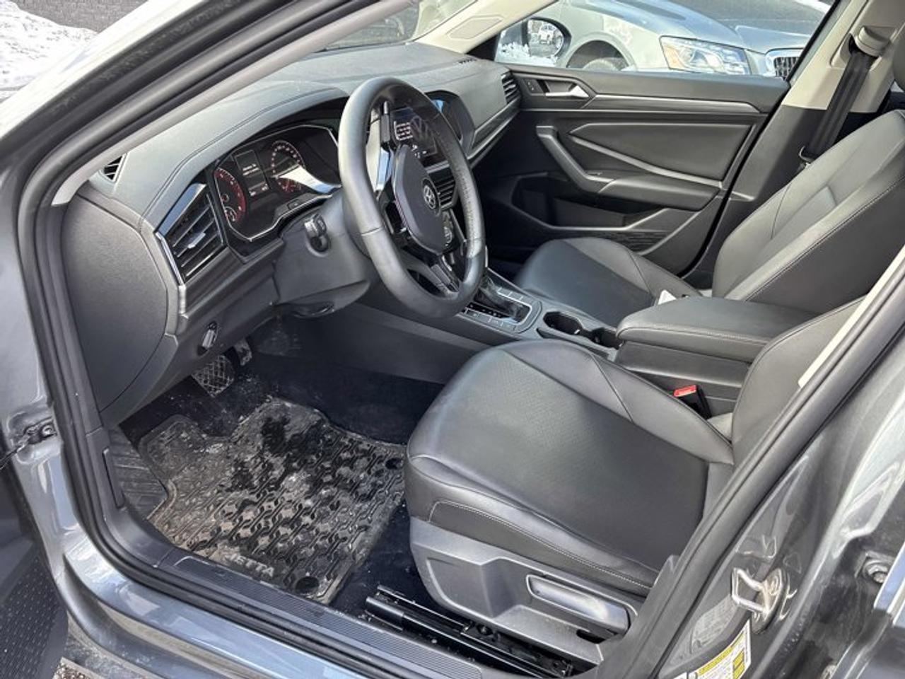 2020 Volkswagen Jetta Highline | Leather | Sunroof | Heated Seats | CarPlay + Android | Rear Camera | and More ! Photo