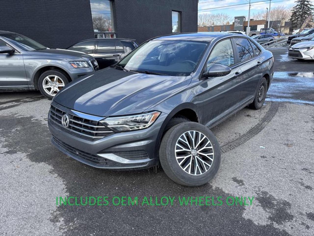 2020 Volkswagen Jetta Highline | Leather | Sunroof | Heated Seats | CarPlay + Android | Rear Camera | and More ! Photo