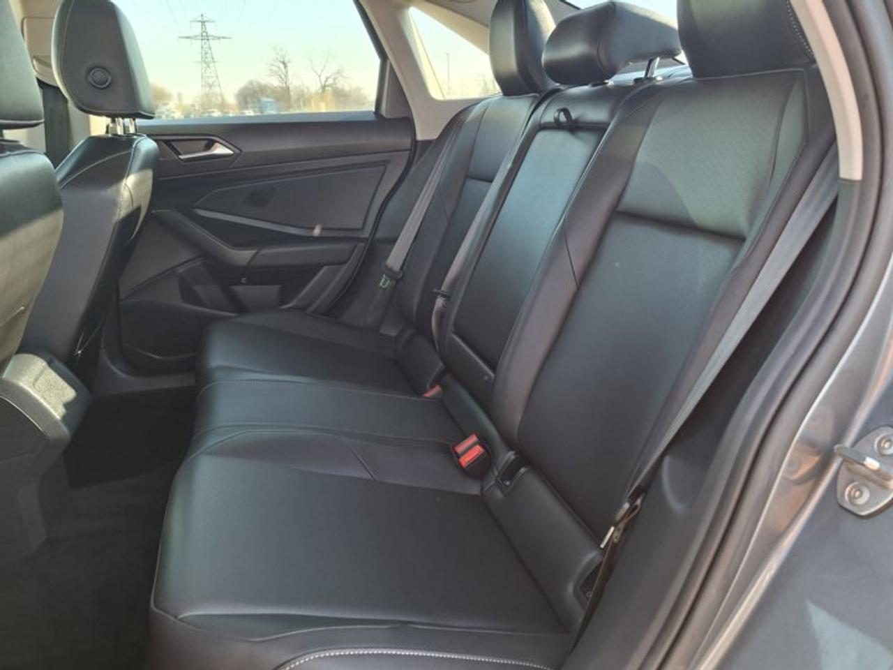 2020 Volkswagen Jetta Highline | Leather | Sunroof | Heated Seats | CarPlay + Android | Rear Camera | and More ! Photo