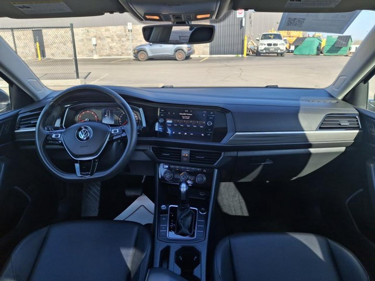 2020 Volkswagen Jetta Highline | Leather | Sunroof | Heated Seats | CarPlay + Android | Rear Camera | and More ! Photo