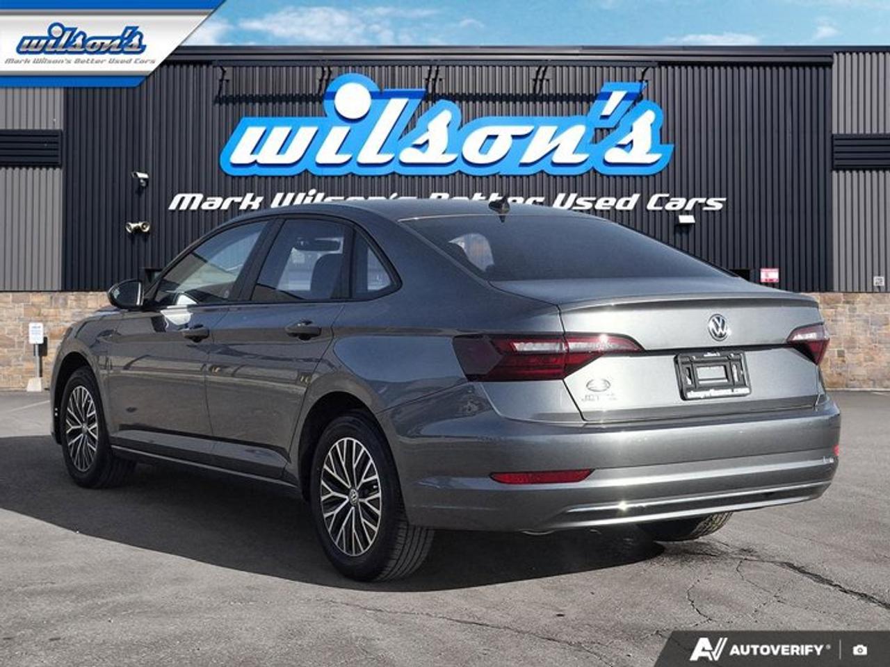 2020 Volkswagen Jetta Highline | Leather | Sunroof | Heated Seats | CarPlay + Android | Rear Camera | and More ! Photo