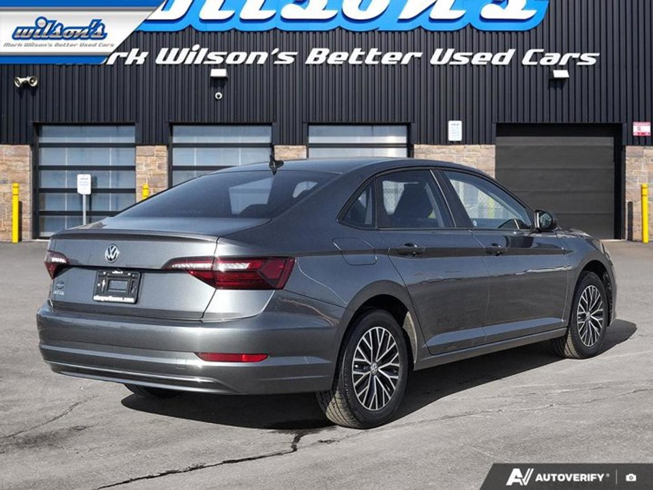 2020 Volkswagen Jetta Highline | Leather | Sunroof | Heated Seats | CarPlay + Android | Rear Camera | and More ! Photo