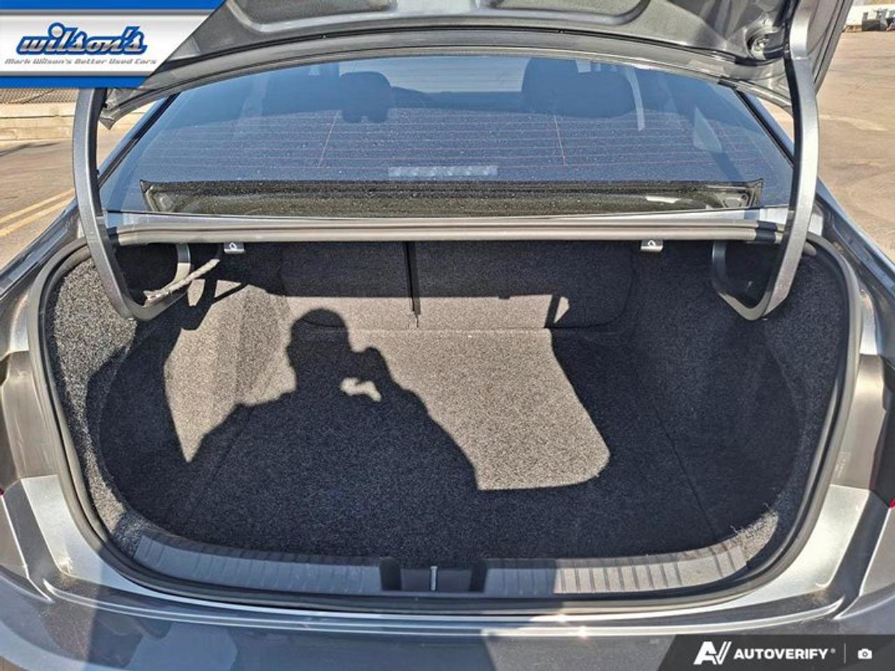 2020 Volkswagen Jetta Highline | Leather | Sunroof | Heated Seats | CarPlay + Android | Rear Camera | and More ! Photo