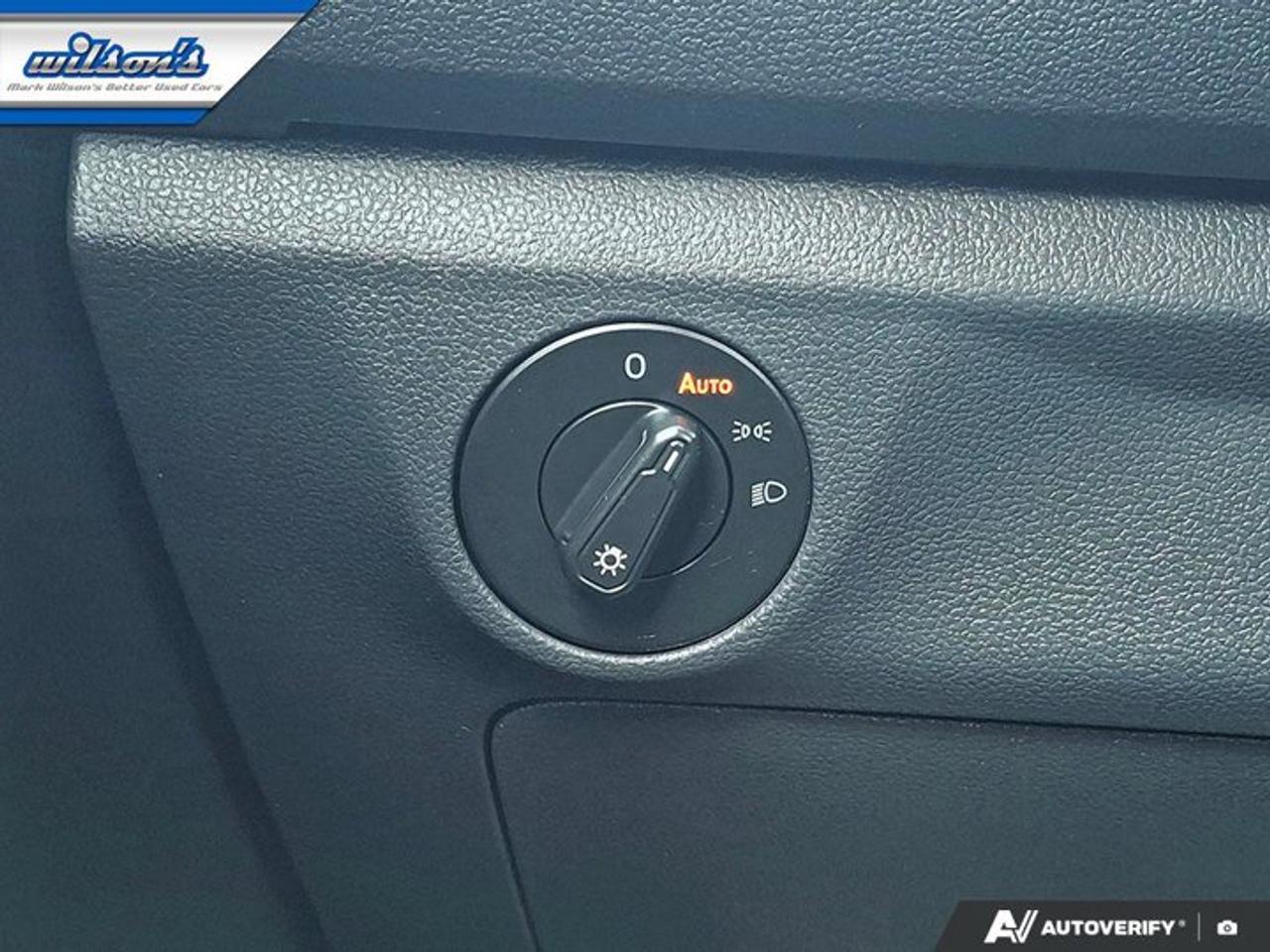 2020 Volkswagen Jetta Highline | Leather | Sunroof | Heated Seats | CarPlay + Android | Rear Camera | and More ! Photo