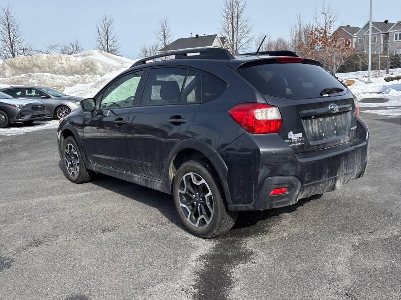 2016 Subaru Crosstrek 2.0i Touring Pkg, AUTO, HEATED SEATS, BACK-UP CAM! Photo