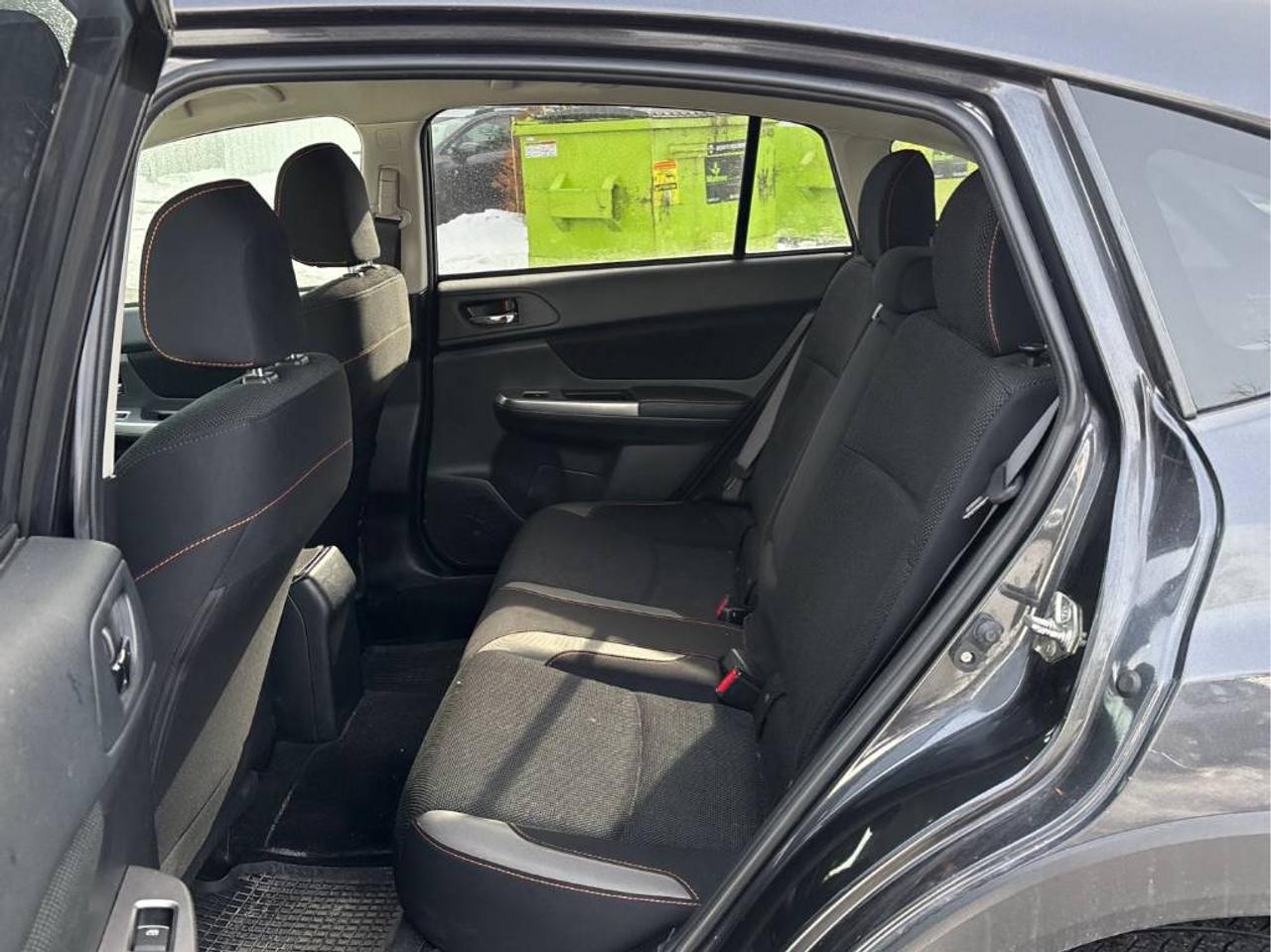 2016 Subaru Crosstrek 2.0i Touring Pkg, AUTO, HEATED SEATS, BACK-UP CAM! Photo