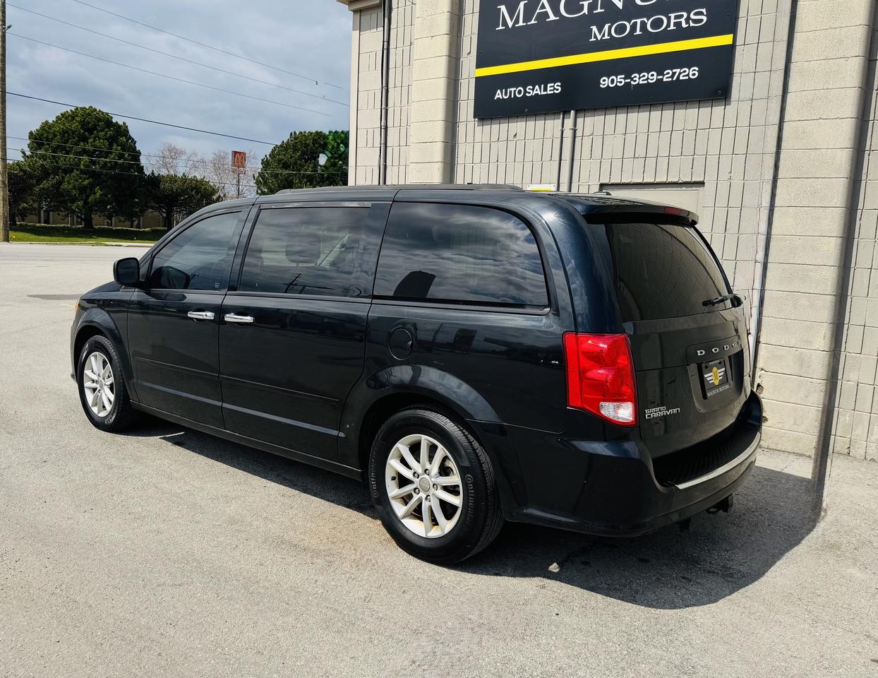 2014 Dodge Grand Caravan SXT - NO ACCIDENTS Photo