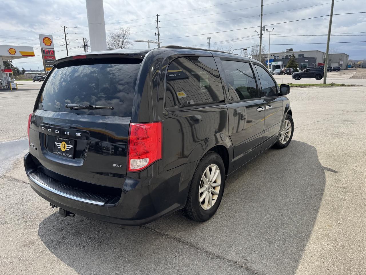 2014 Dodge Grand Caravan SXT - NO ACCIDENTS Photo