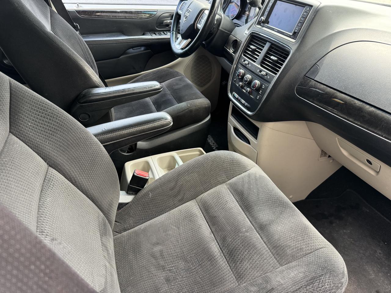 2014 Dodge Grand Caravan SXT - NO ACCIDENTS Photo