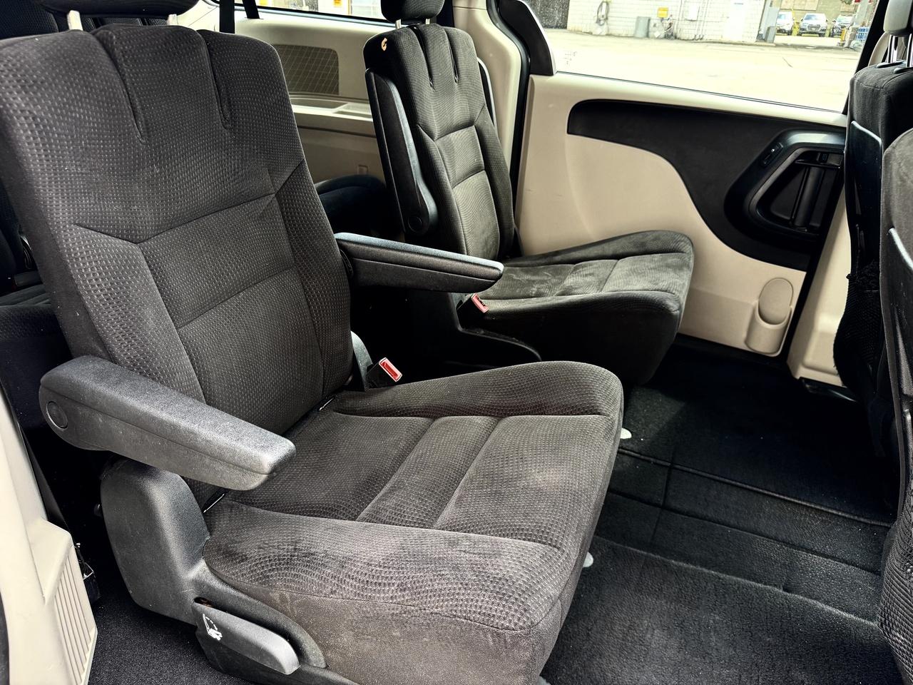 2014 Dodge Grand Caravan SXT - NO ACCIDENTS Photo