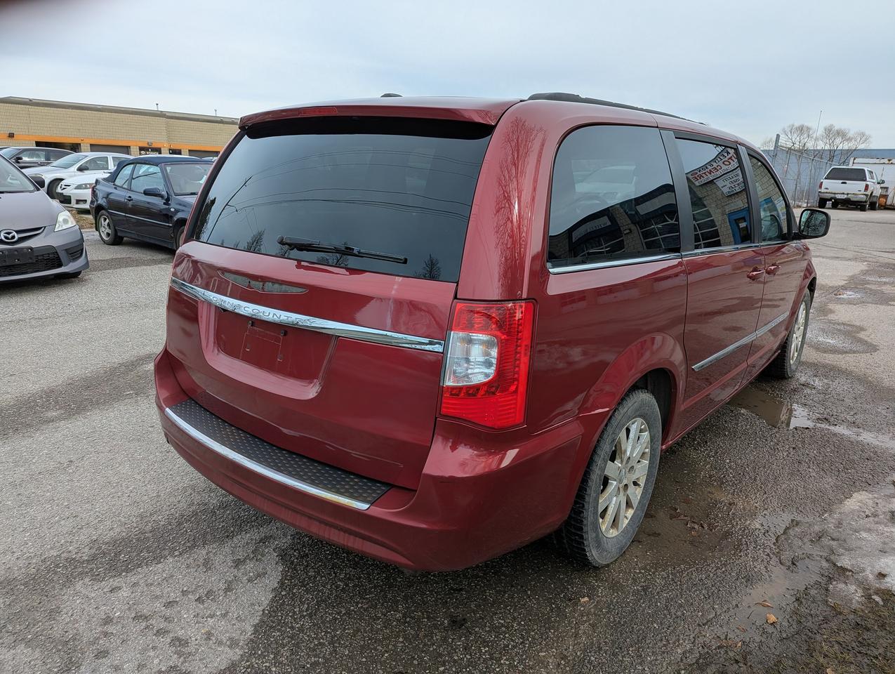 2013 Chrysler Town & Country "STOW n GO seat 7" certified + FREE 6M warranty Photo