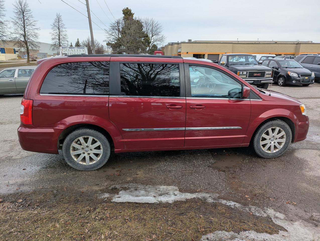 2013 Chrysler Town & Country "STOW n GO seat 7" certified + FREE 6M warranty Photo2