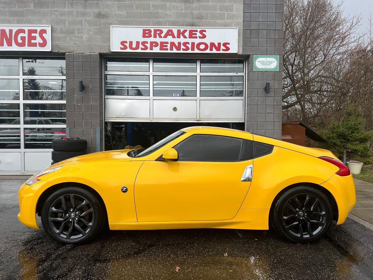 2017 Nissan 370Z 2DR CPE MAN Photo3