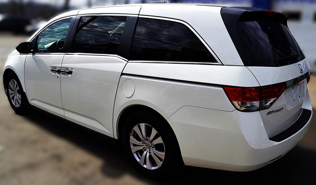 2016 Honda Odyssey SE Passenger Van Automatic Photo2