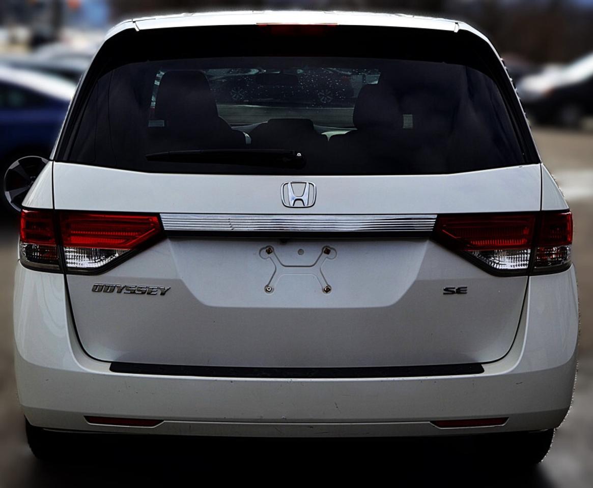 2016 Honda Odyssey SE Passenger Van Automatic Photo3