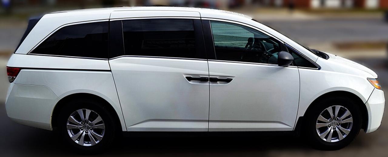 2016 Honda Odyssey SE Passenger Van Automatic Photo