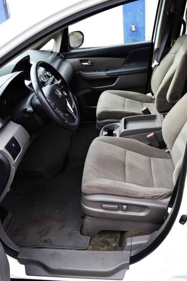 2016 Honda Odyssey SE Passenger Van Automatic Photo