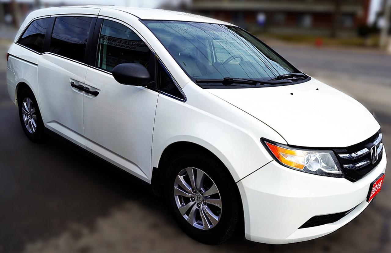2016 Honda Odyssey SE Passenger Van Automatic Photo