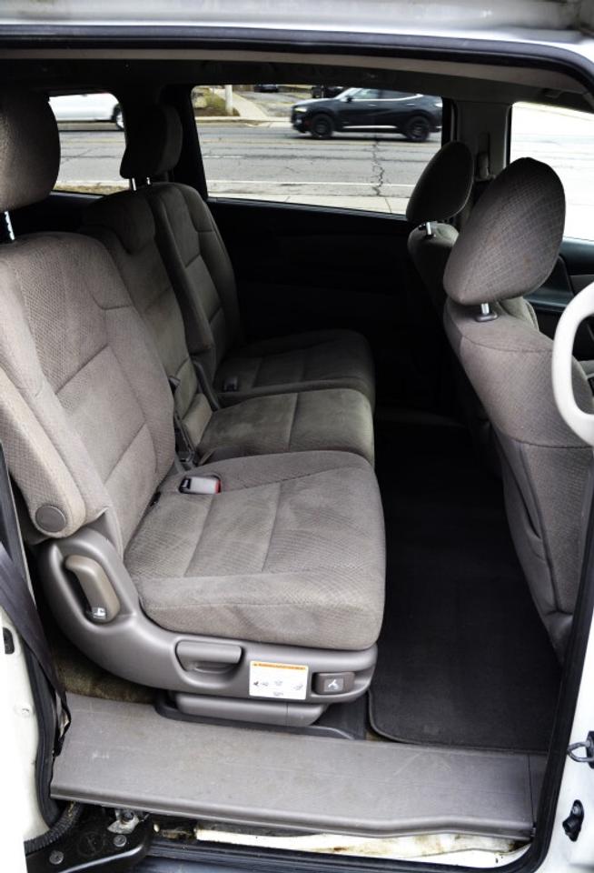 2016 Honda Odyssey SE Passenger Van Automatic Photo