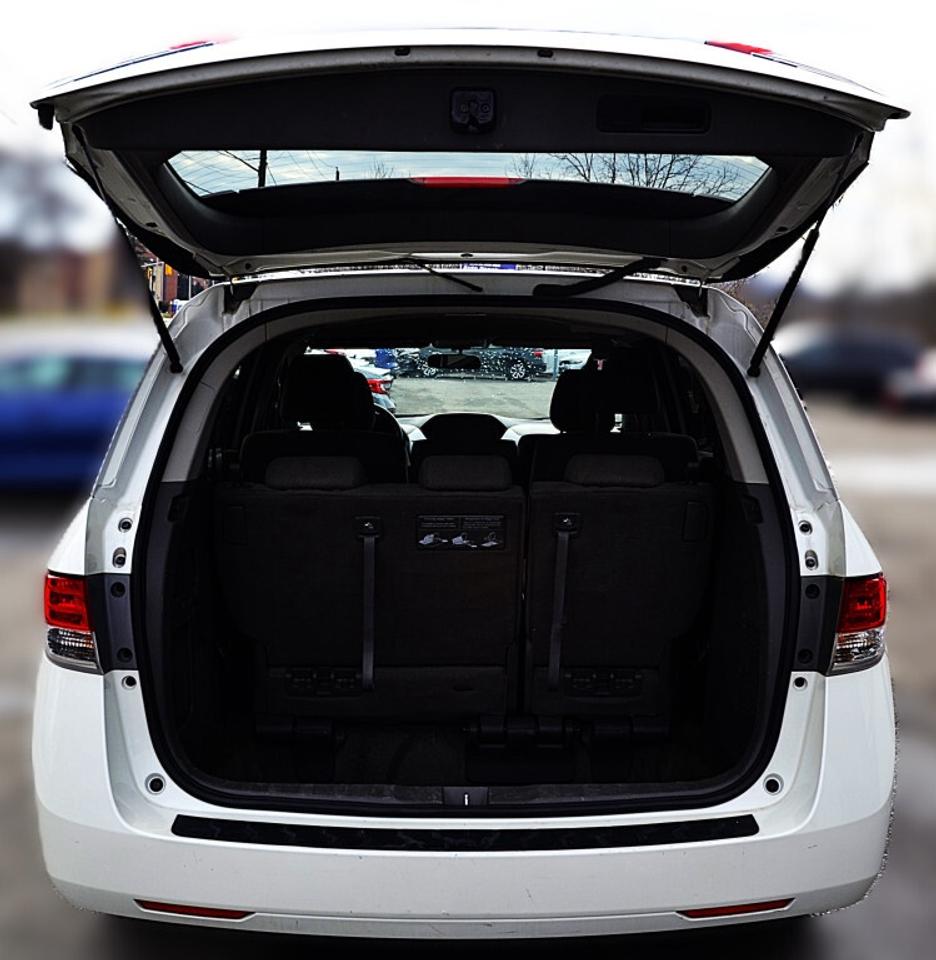 2016 Honda Odyssey SE Passenger Van Automatic Photo