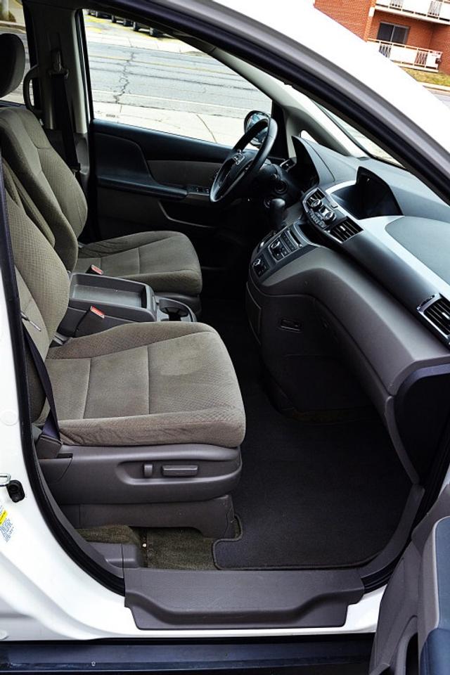 2016 Honda Odyssey SE Passenger Van Automatic Photo