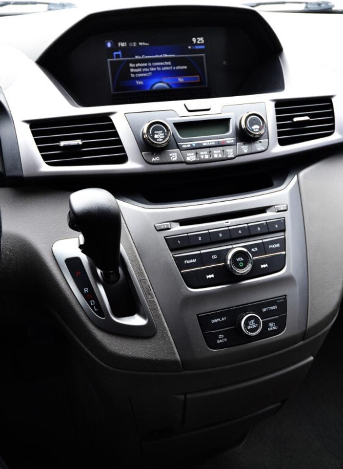 2016 Honda Odyssey SE Passenger Van Automatic Photo