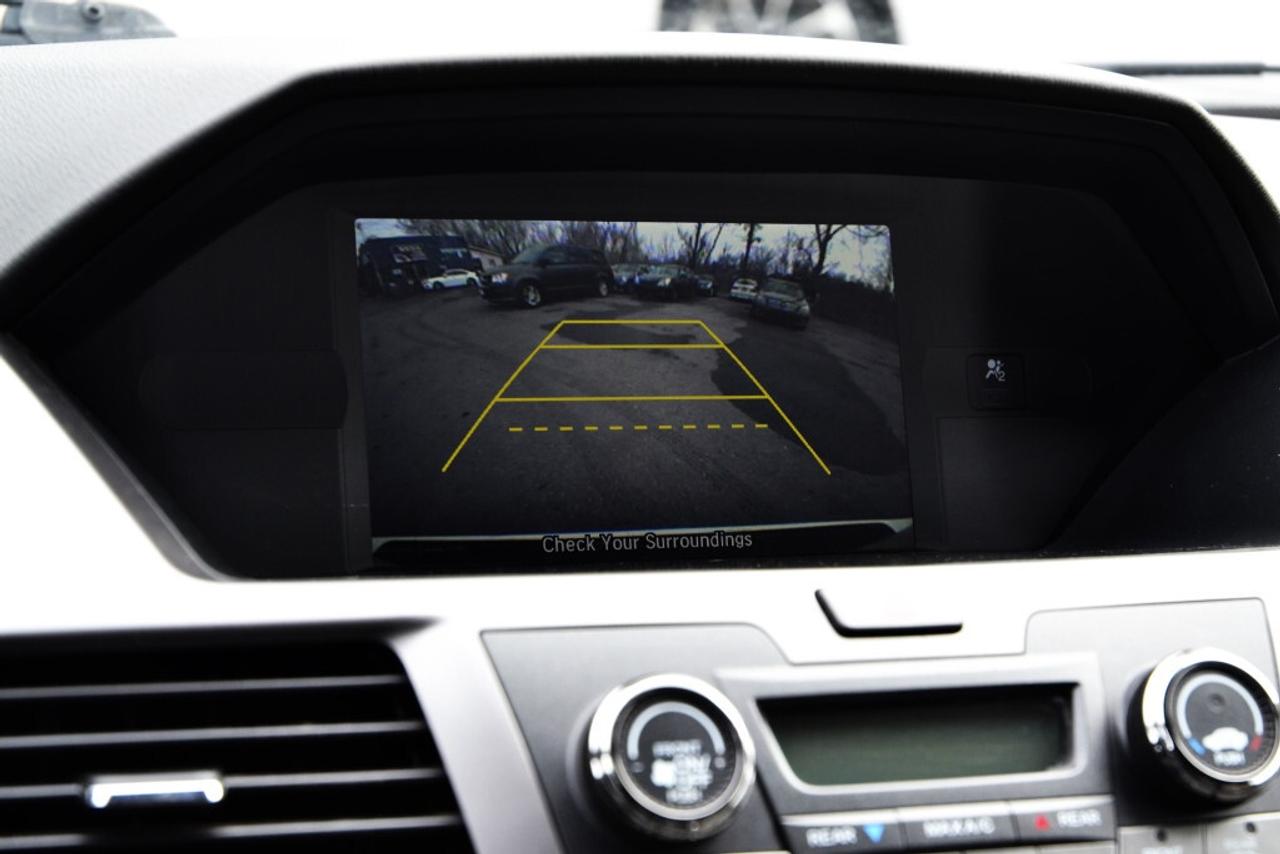 2016 Honda Odyssey SE Passenger Van Automatic Photo