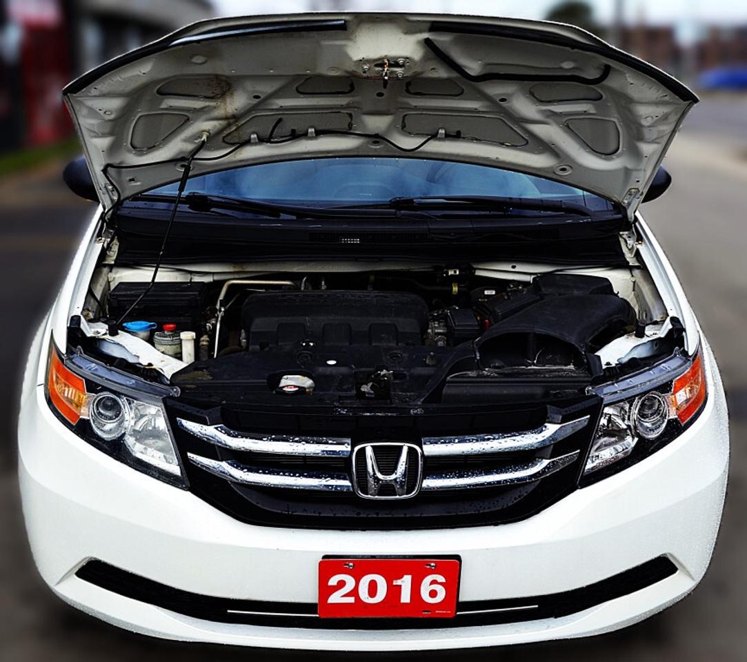 2016 Honda Odyssey SE Passenger Van Automatic Photo