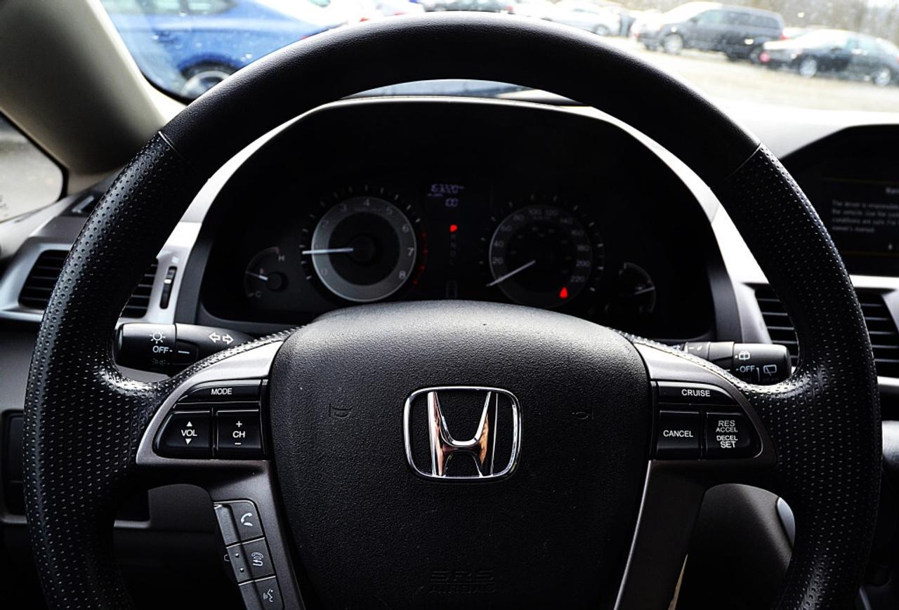 2016 Honda Odyssey SE Passenger Van Automatic Photo