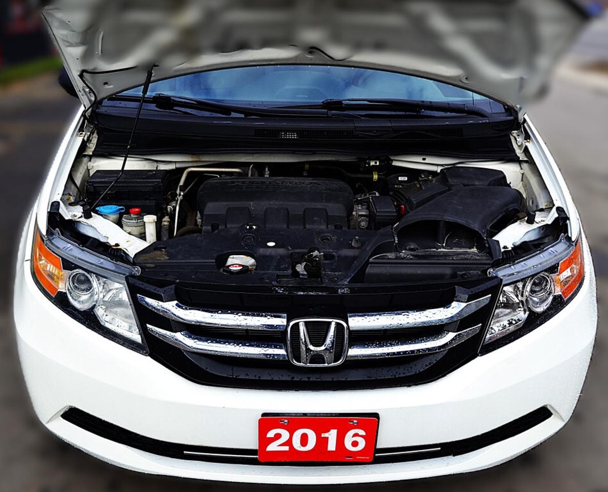 2016 Honda Odyssey SE Passenger Van Automatic Photo