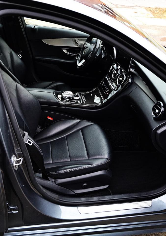 2017 Mercedes-Benz C-Class 4dr C 300 4MATIC turbocharged 2.0L Photo