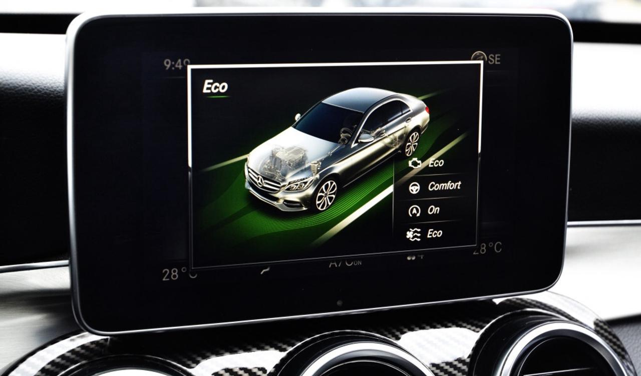 2017 Mercedes-Benz C-Class 4dr C 300 4MATIC turbocharged 2.0L Photo