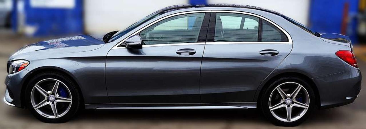 2017 Mercedes-Benz C-Class 4dr C 300 4MATIC turbocharged 2.0L Photo1