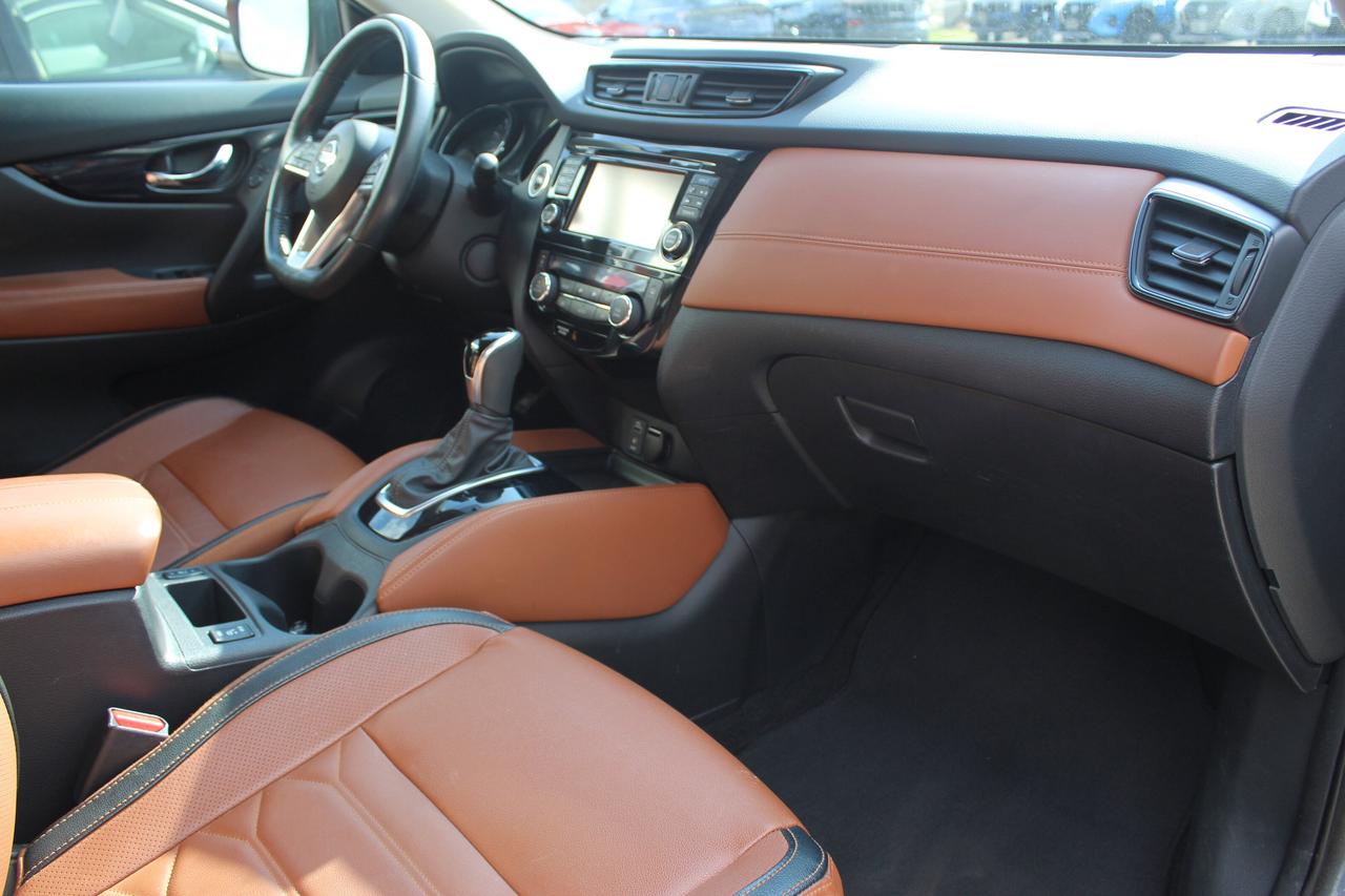 2017 Nissan Rogue SL Reserve pkg Photo