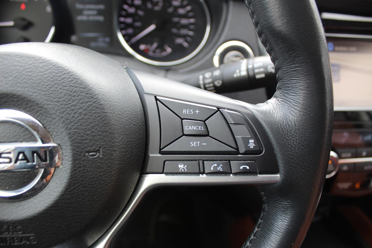 2017 Nissan Rogue SL Reserve pkg Photo