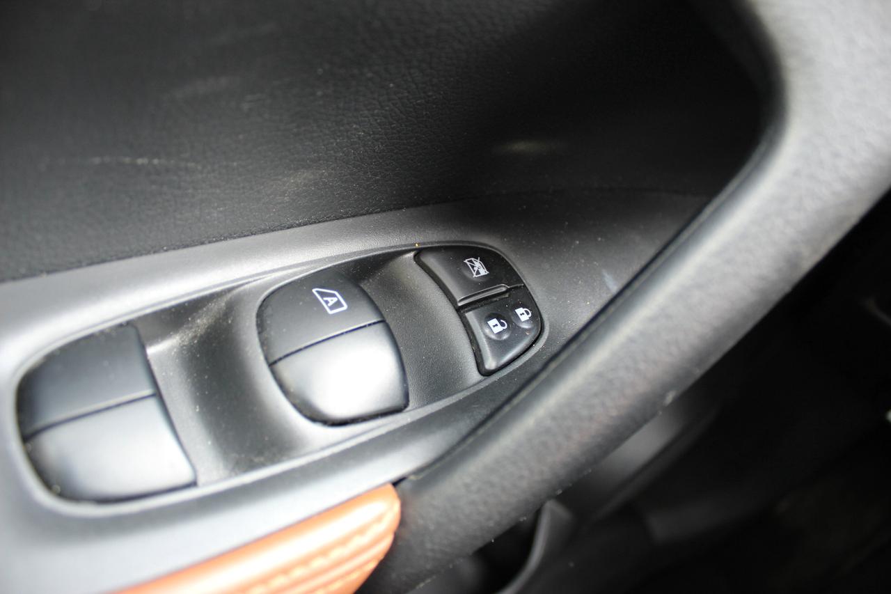 2017 Nissan Rogue SL Reserve pkg Photo