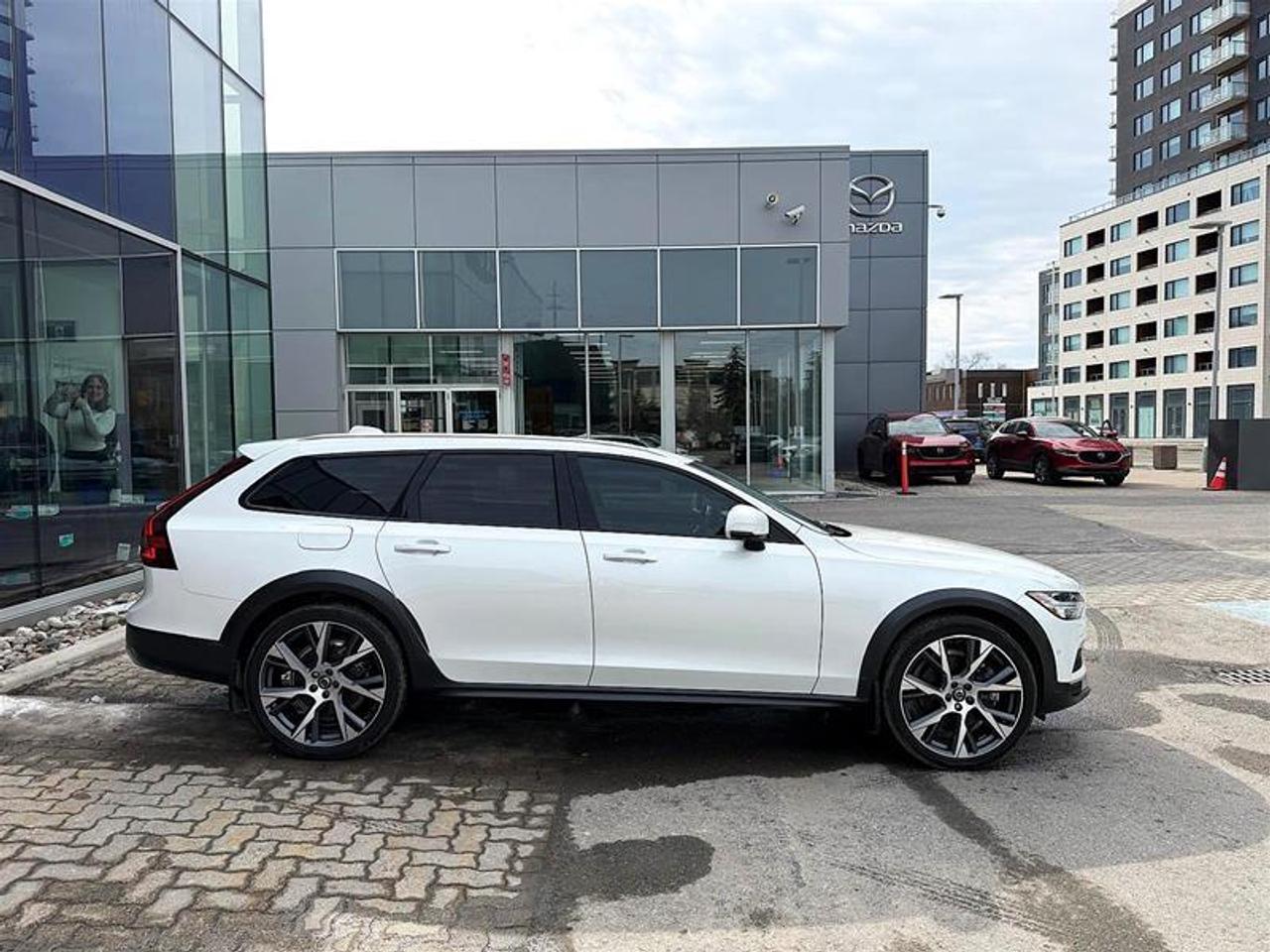 2022 Volvo V90 Cross Country B6 AWD   Advanced Pkg   Climate   Clean CarFax Photo